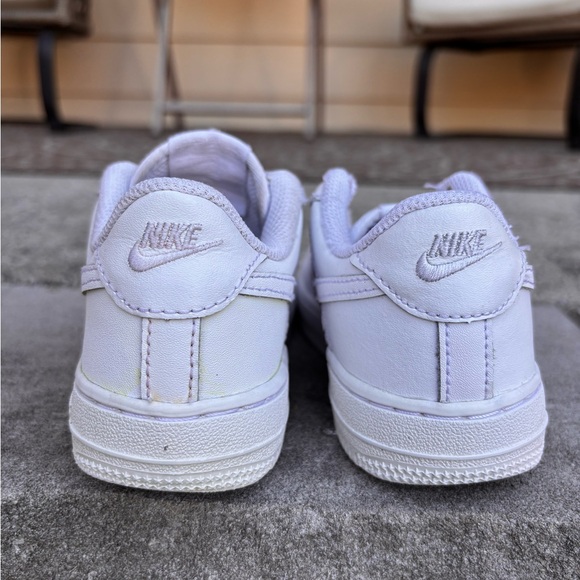 Kids white Nike Air Force 1s - Picture 4 of 7